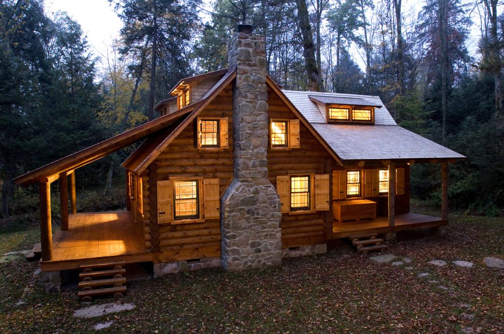 Estemerwalt Beautiful Log Home at Night